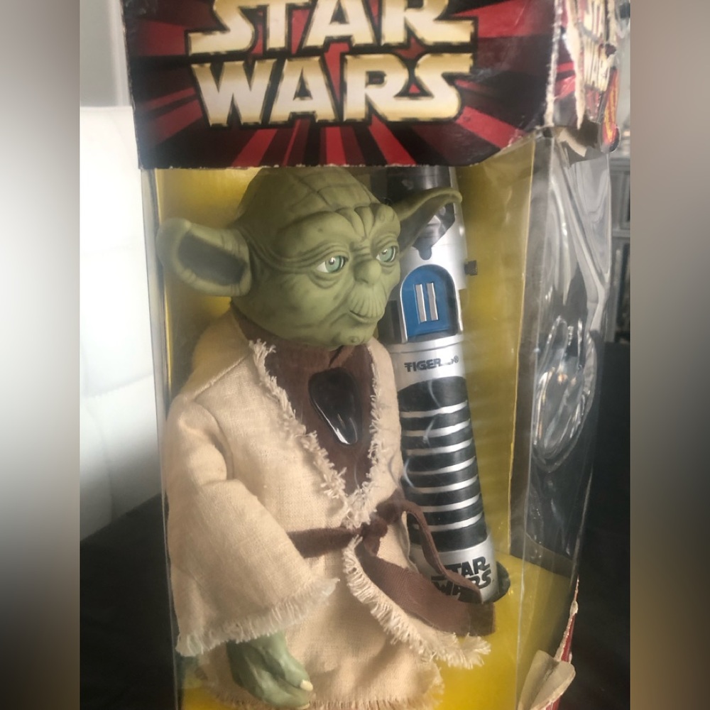 Yoda interactive figure
